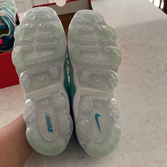 Brand new Nike Air Vapormax Plus. Size woman’s 10 - Picture 11 of 11